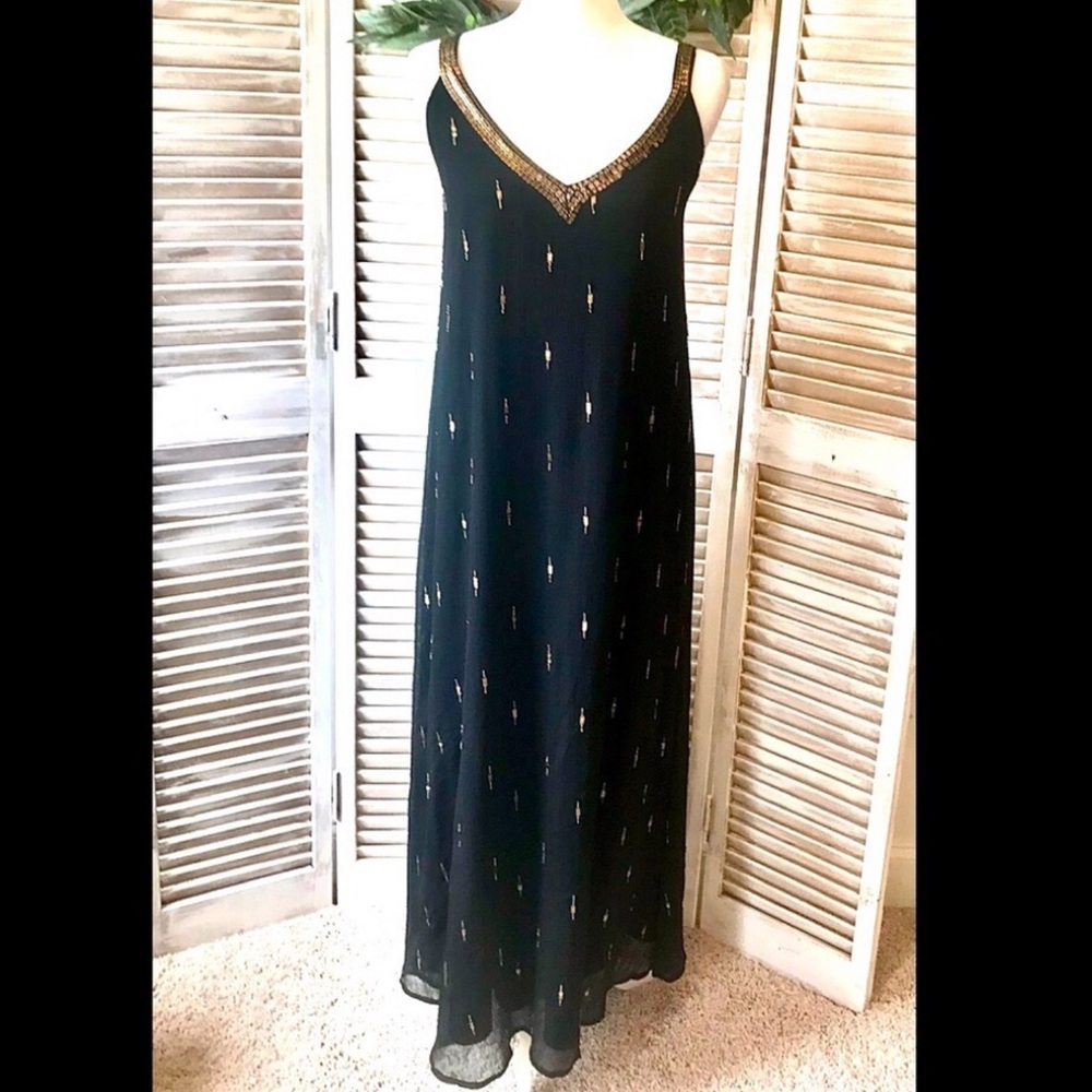 BOUTIQUE ITEM- 💥LAST ONE💥 STUNNING CHIFFON DRESS WITH SEQIN ACCENTS